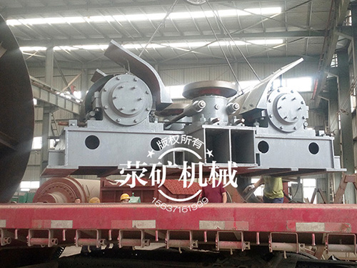 回轉(zhuǎn)窯擋輪設備被裝上車