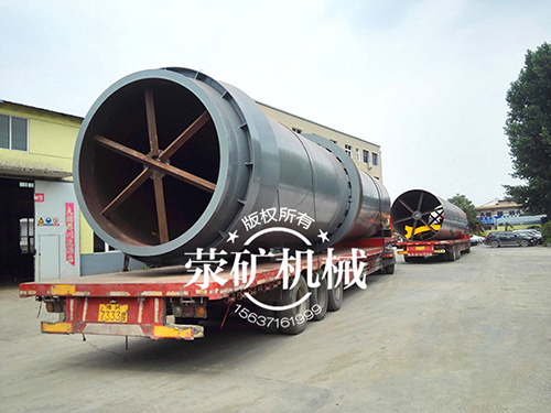 兩車回轉(zhuǎn)窯設備準備運走